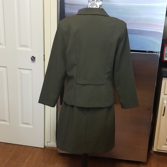 🐢OD Green Skirt Set - Picture 2 of 10